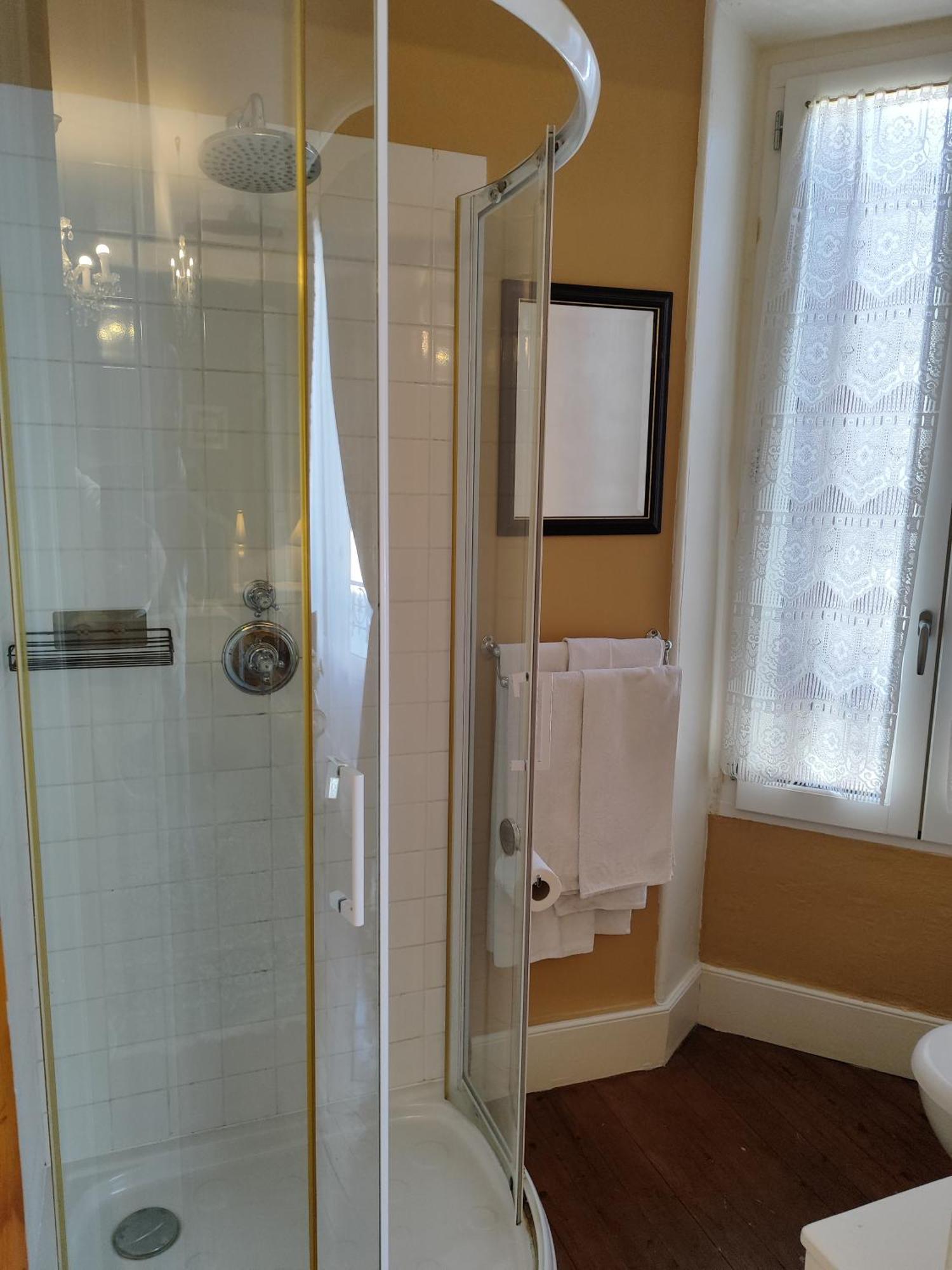 L'Entree Chambres D'Hotes Bar & Restaurant Castillonnes ภายนอก รูปภาพ