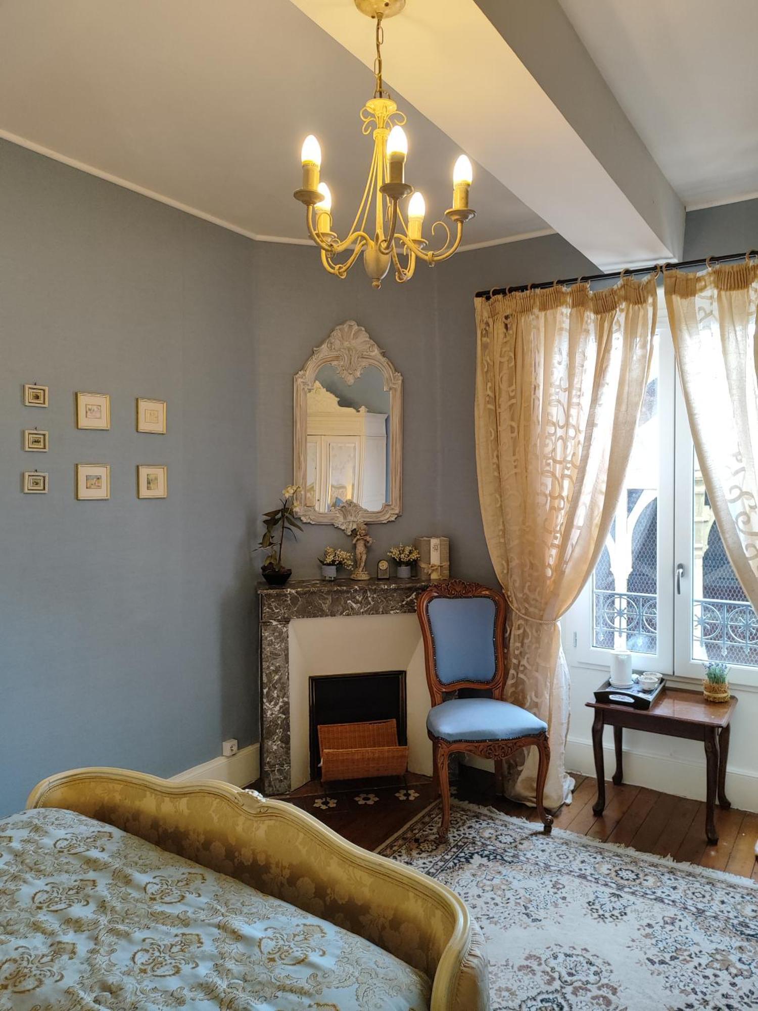 L'Entree Chambres D'Hotes Bar & Restaurant Castillonnes ภายนอก รูปภาพ